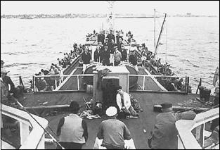 Barge.gif (64098 bytes)